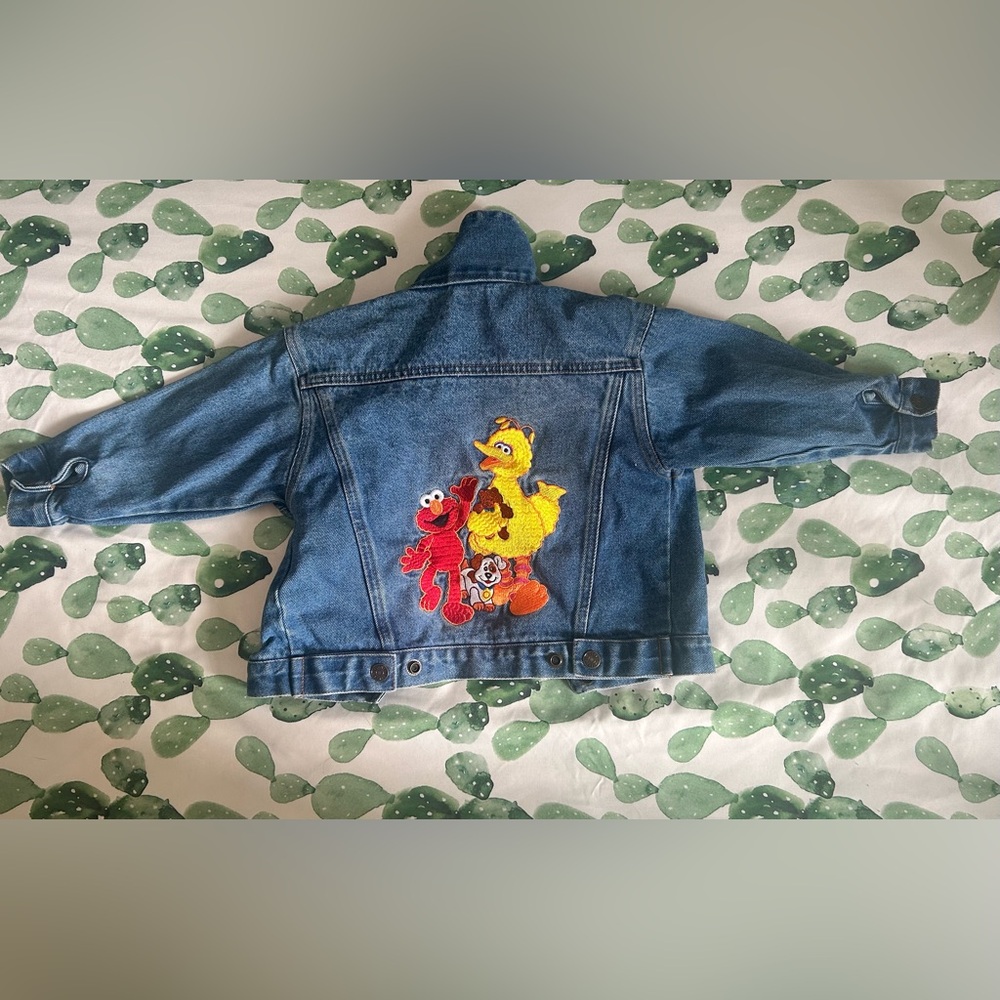 VINTAGE SESAME STREET DENIM JACKET 2T